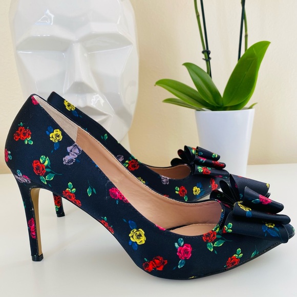 New Betsey Johnson black floral print pointed toe bow heels shoes - Picture 5 of 11